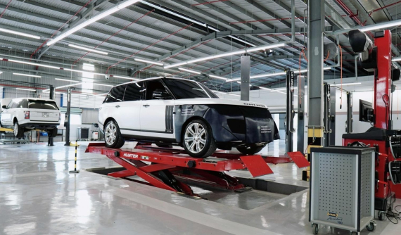 Gần 800 triệu cho gói bảo dưỡng chính hãng: Giàu như chủ xe Land Rover cũng không kham nổi