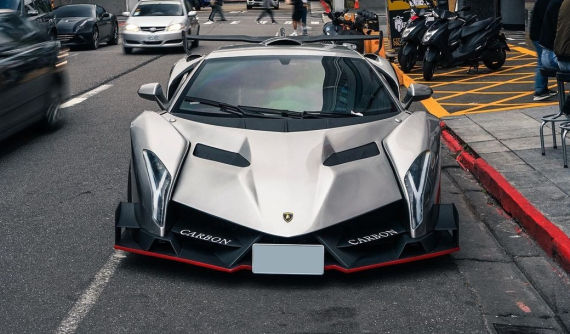 Đại gia Đài Loan mang siêu xe Lamborghini Gallardo giới hạn để độ thành Lamborghini Veneno