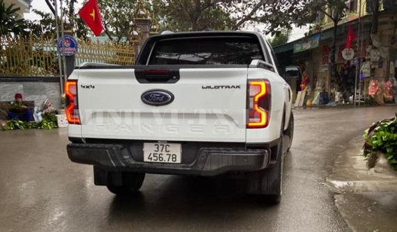 2 chủ xe giao phó cho sale bấm biển hộ Ford Ranger mới tinh và cái kết 3 người cùng vui