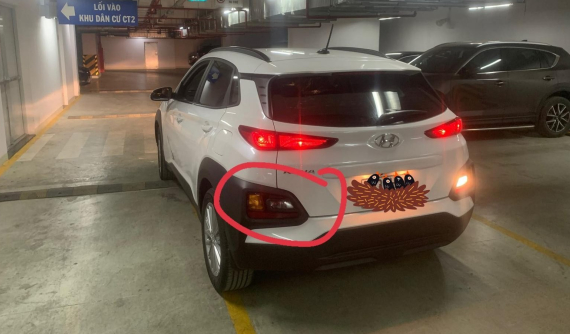 Ô tô chỉ sáng 1 bên đèn lùi có được đăng kiểm hay không?