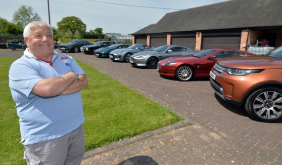 Trúng số độc đắc hơn 400 tỷ đồng, tài xế xe tải liền thực hiện ước mơ tậu siêu xe, xây hẳn 6 garage để cất xe