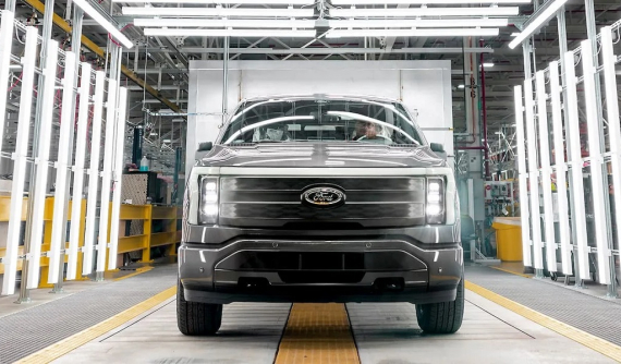 Ford tạm ngừng sản xuất xe bán tải điện F-150 Lightning vì những lo ngại về pin