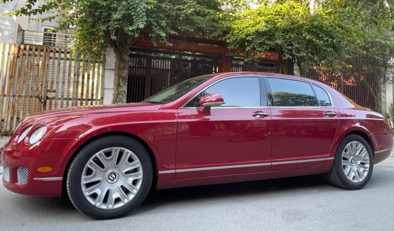 Xe Bentley nhiều năm bị bỏ quên ngoài đường nay được rao bán hơn 1,4 tỷ đồng, tiền "phẫu thuật thẩm mỹ" đã 500 triệu đồng
