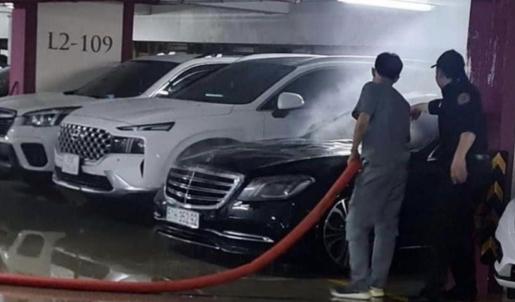Mercedes-Benz S450 giá hơn 5 tỷ của ca sĩ Duy Mạnh bị cháy khi đang đỗ trong hầm để xe