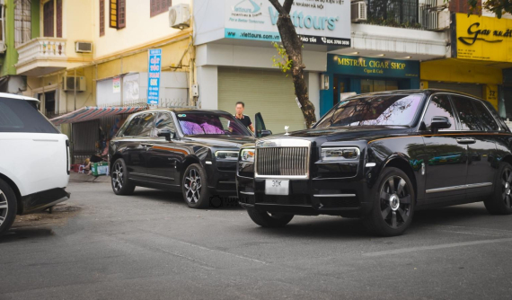 Dàn xe SUV cùng xuất hiện trên 1 con phố ở Hà Nội có giá ra sao?