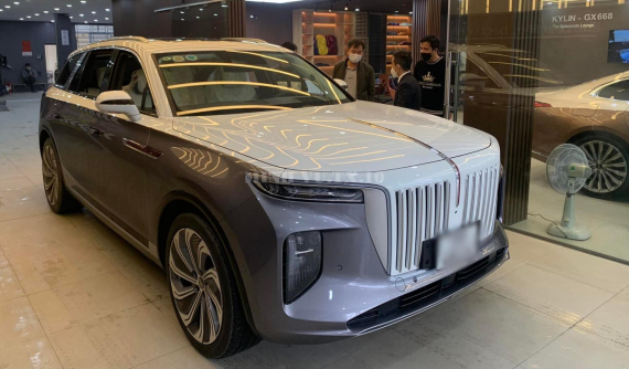 SUV điện Hồng Kỳ E-HS9 - "Rolls-Royce Cullinan của Trung Quốc" - được giảm giá đến 530 triệu đồng