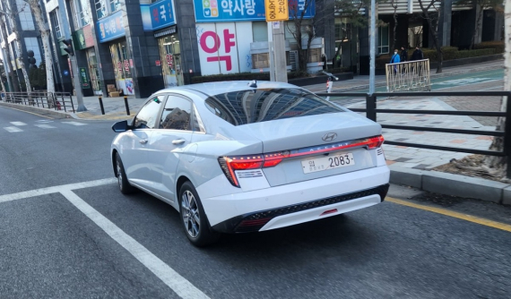 Hyundai Accent 2023 lần đầu tiên xuất hiện trên đường phố với đèn hậu ấn tượng