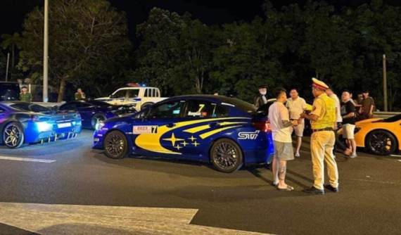 CSGT lên tiếng về việc chặn bắt hàng chục siêu xe trên cao tốc, nhiều xe quá tốc độ, hết hạn đăng kiểm, không có giấy tờ