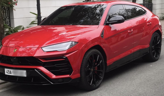 Đại gia Lâm Đồng tậu Lamborghini Urus màu đỏ độc nhất Việt Nam, garage không thiếu gì ngoài siêu xe