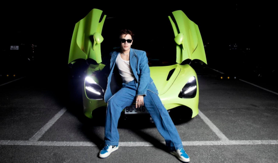 "Quý ông tia chớp" Trần Anh Huy di chuyển trên "siêu xe quốc dân" của giới showbiz Việt để mừng Midu ra phim mới