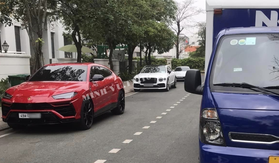 Con phố toàn xe đắt tiền của doanh nhân Lâm Đồng ở Sài thành, mỗi phân khúc là 1 phiên bản khác nhau