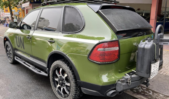 Porsche Cayenne Turbo S phong cách độc lạ tại Sài thành