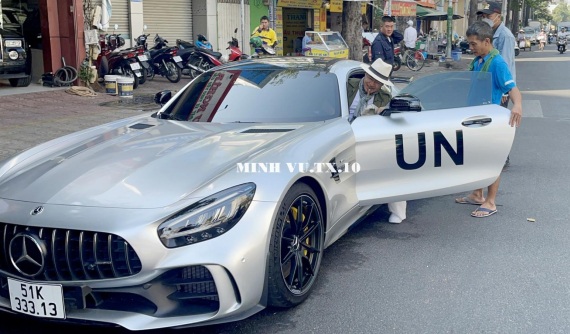 1 trong 3 chiếc siêu xe Mercedes-AMG GT R hàng khủng của "Qua" Vũ lần đầu lăn bánh, biển số đẹp hết nấc