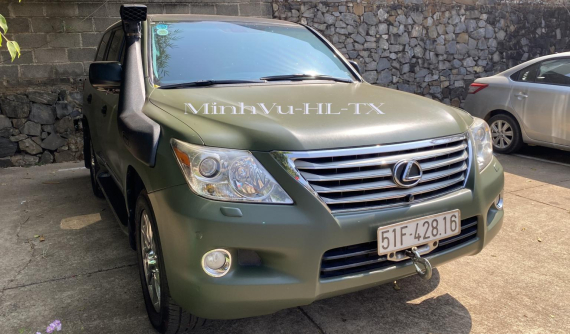 Không chọn "lên đời" như các "chủ tịch" khác, doanh nhân này giúp Lexus LX570 hơn 15 tuổi trở nên cá tính chỉ với 3 món đồ chơi độc lạ