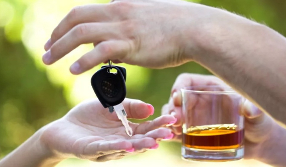 Đem xe tịch thu của tài xế vi phạm nồng độ cồn tặng cho Ukraine