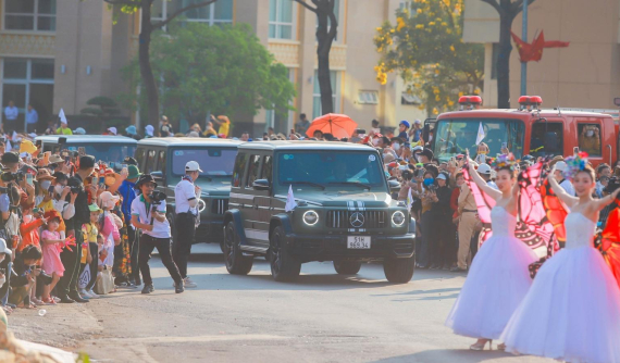 Lễ hội cà phê Buôn Ma Thuột: Người dân tiếc nuối vì không gặp được "hoa hậu" voi, "Qua" Vũ điều thêm nhiều xe Range Rover khủng
