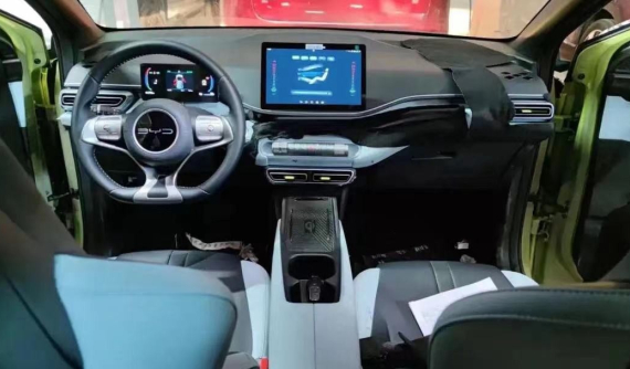 Xe hơn 200 triệu đồng của hãng ô tô điện lớn thứ hai thế giới lần đầu tiên lộ nội thất với đủ "đồ chơi"