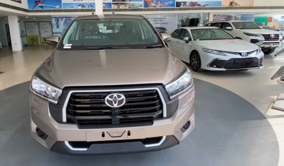 Toyota Innova thế hệ cũ tiếp tục được bày bán với thiết kế nâng cấp, giá cao hơn cả Innova mới