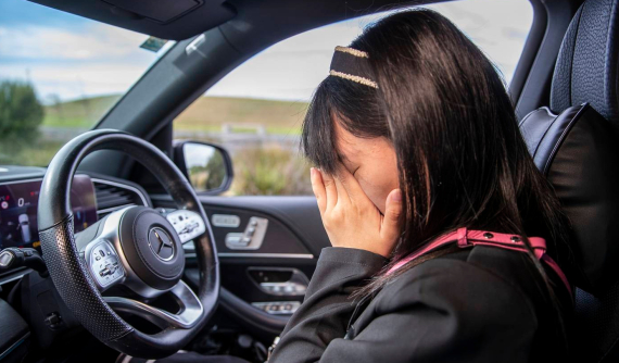 Xe sang mà kém bền, chiếc Mercedes-Benz của một nữ khách hàng phải sửa chữa 20 lần trong 2 năm