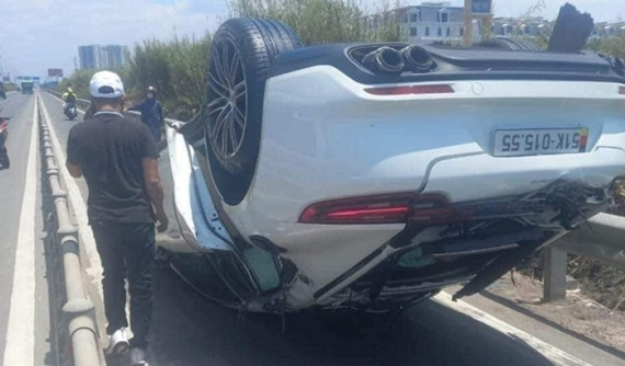 Chiếc Porsche tông hàng loạt xe máy, rồi lật ngửa trên đường dẫn cao tốc TP.HCM - LT - DG có lý lịch ra sao?
