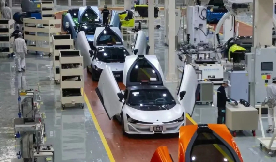 Siêu xe điện tăng tốc từ 0-100 km/h chỉ 1,9 giây của Trung Quốc - Aion Hyper SSR - lộ diện trong dây chuyền sản xuất, nhiều màu để lựa chọn