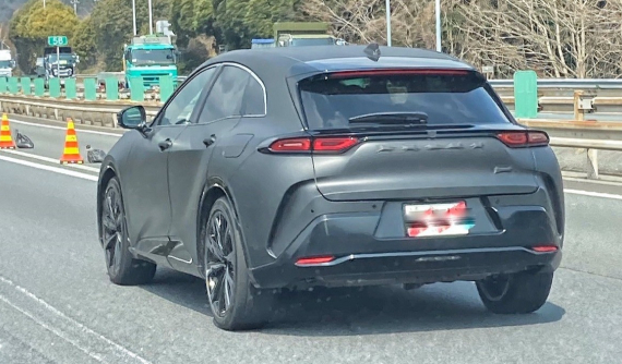 Toyota Crown Sport 2024 - SUV cỡ trung với thiết kế như Ferrari Purosangue - xuất hiện trên đường phố