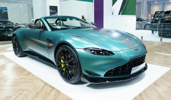 Chi tiết phiên bản mui trần của Aston Martin Vantage F1 Edition đang có mặt trong garage của ông Đặng Lê Nguyên Vũ
