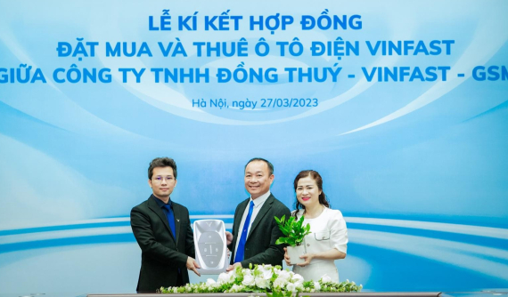 Vừa thành lập, công ty GSM của tỷ phú Phạm Nhật Vượng đã ký hợp đồng cho thuê hàng trăm xe điện