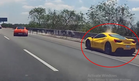 Siêu xe Ferrari 488 GTB bất ngờ bốc khói trên cao tốc, dân mạng chê nhìn vậy kém hơn Toyota Vios
