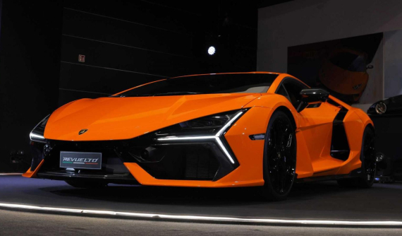 Lamborghini Revuelto LB744 chính thức trình làng với công suất 1.001 mã lực, Ferrari SF90 Stradale chuẩn bị "ngửi khói"