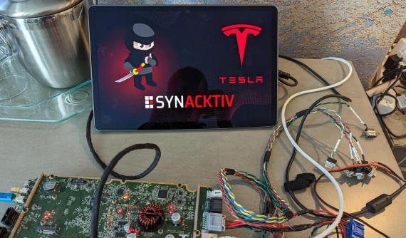 Hack màn hình xe trong “phút mốt”, nhóm hacker được thưởng một chiếc Tesla Model 3 và 350.000 USD