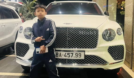 Không chịu thua kém các đại gia tỉnh thành khác, doanh nhân Hà Tĩnh tậu luôn Bentley Bentayga V8 hơn 20 tỷ đồng, biển số quá đỉnh
