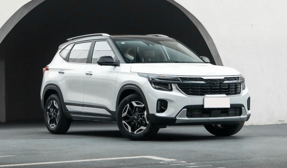 Cận cảnh Kia Seltos 2023 tại thị trường sát cạnh Việt Nam: động cơ xăng 1.5L và cần số tích hợp màn hình LCD