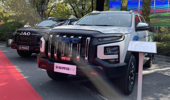 Thương hiệu xe tải Trung Quốc đã có mặt tại Việt Nam - JAC - ra mắt xe bán tải T9 Hunter cực chất, có cả bản xe điện
