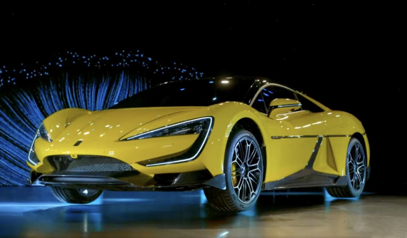 YangWang U9 - siêu xe điện của hãng BYD - có thể nhún nhảy và chạy chỉ bằng 3 bánh