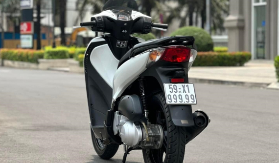 Thương lái hét giá Honda SH nhập Ý đời 2012 đến 3,9 tỷ đồng: Biển siêu ngũ quý 9, số máy tứ quý 3