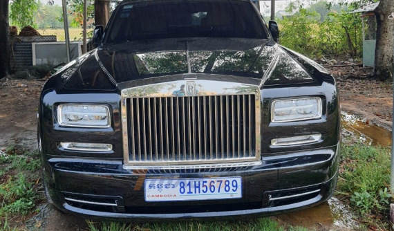 Rolls-Royce Phantom biển Campuchia với dãy số sảnh rồng của Gia Lai xuất hiện tại cửa khẩu Hà Tiên