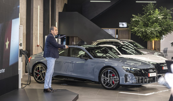 Trải nghiệm "nhà giàu" khi mang Audi E-Tron GT đi sạc điện