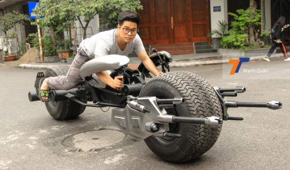 Chàng trai 9x Hà Nội tự chế xe Batpod như trong phim Kỵ sĩ bóng đêm, chi phí tới 200 triệu đồng