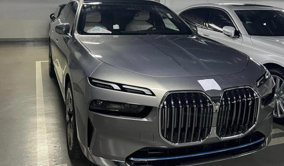 Xe điện hạng sang BMW i7 2023 lộ diện tại Việt Nam, chuẩn bị cho sự kiện ra mắt trong tuần này