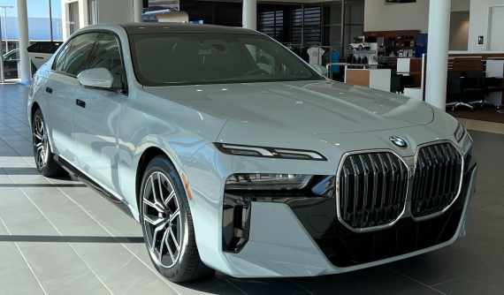 BMW 7-Series 2023 chốt lịch ra mắt Việt Nam với 3 phiên bản, phả hơi nóng lên Mercedes-Benz S-Class