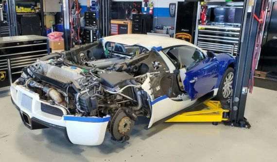 Tiền thay thế bugi và cuộn dây đánh lửa trên siêu xe Bugatti Veyron ngang bằng một chiếc Toyota Vios mới