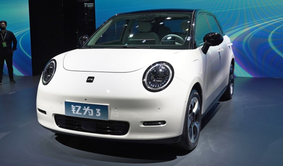 Thương hiệu xe tải nổi tiếng JAC ra mắt xe điện Yiwei 3, đối thủ của VinFast e34 nếu về Việt Nam