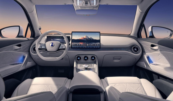 Hé lộ hình ảnh nội thất của Denza N8, cấu hình 6 chỗ ngồi, có bàn ăn riêng, cửa sổ trời rộng lớn