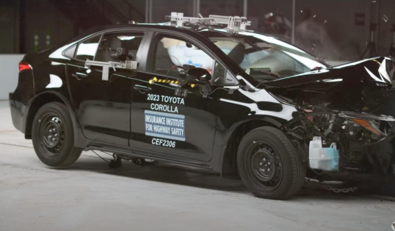 Toyota Corolla và Honda Civic đều không được IIHS đánh giá cao về an toàn