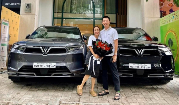 Vợ chồng nữ diễn viên Ốc Thanh Vân tậu một lúc hai chiếc ô tô điện VinFast VF9