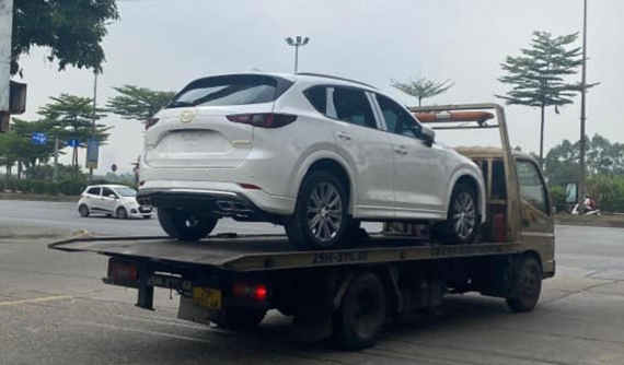 Mazda CX-5 2023 lộ diện trên đường phố Việt Nam, chuẩn bị "đánh phủ đầu" Honda CR-V