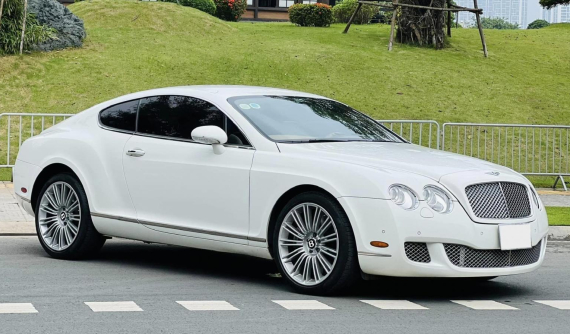 2,6 tỷ đồng, chọn mua Mercedes-AMG A 35 4Matic mới hay Bentley Continental GT Speed lừng lẫy 1 thời?