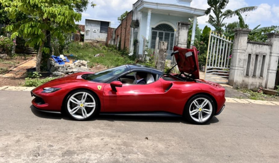 Siêu xe mui trần Ferrari 296 GTS duy nhất tại Việt Nam xuất hiện ở Vũng Tàu, giá lăn bánh gần 30 tỷ đồng