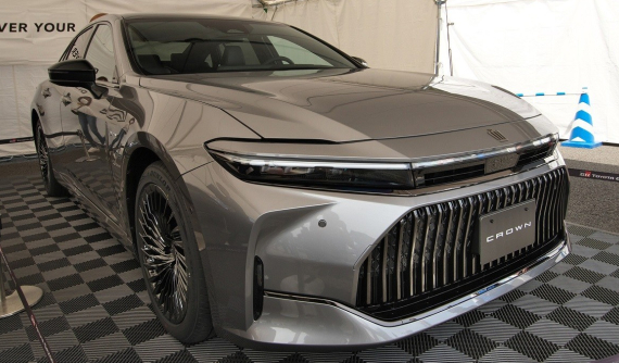 Thế hệ mới của "xe bộ trưởng" Toyota Crown Sedan được trưng bày tại quê nhà trước khi ra mắt trong năm nay